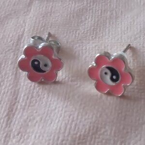 Ying yang flower earrings